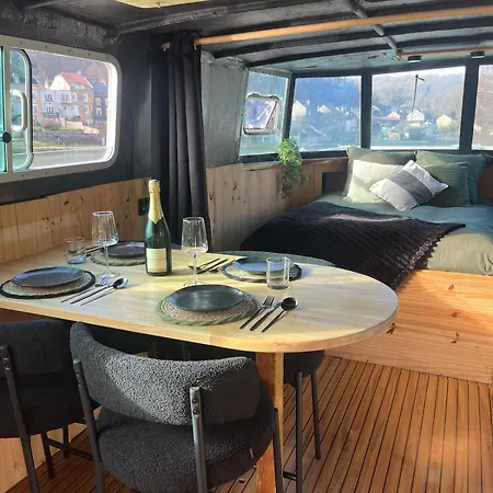 Bateau-hôtel Bull' Expérience Braux (Ardennes)
